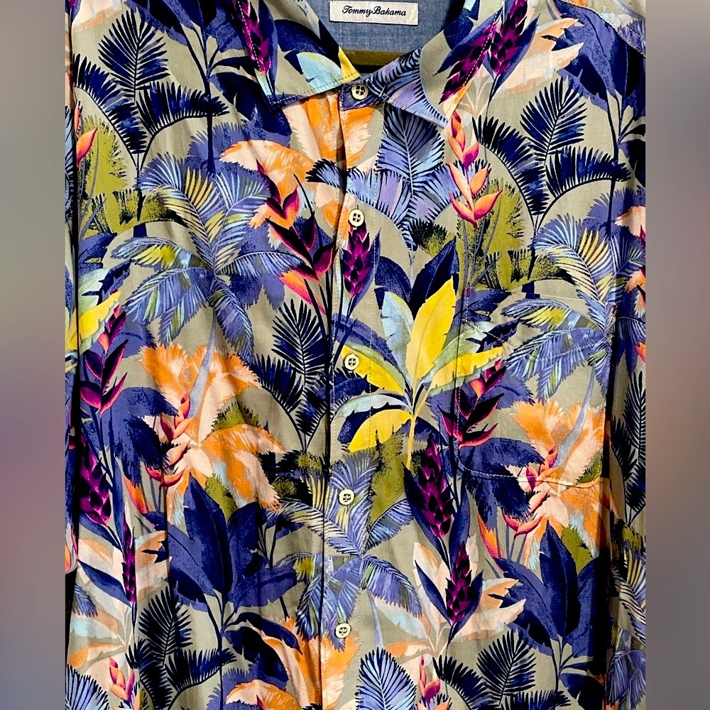Camp Silk Tommy Bahama  hawaiin floral print 3 XL button down shirt.